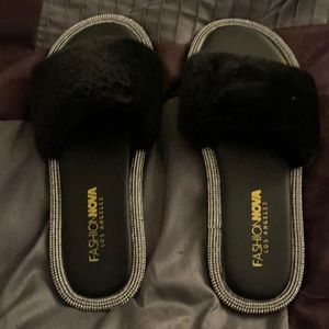 New w/box fashion Nova Slippers